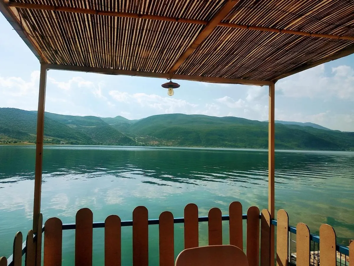 Erda Lakeside Guesthouse Lini Bed & Breakfast