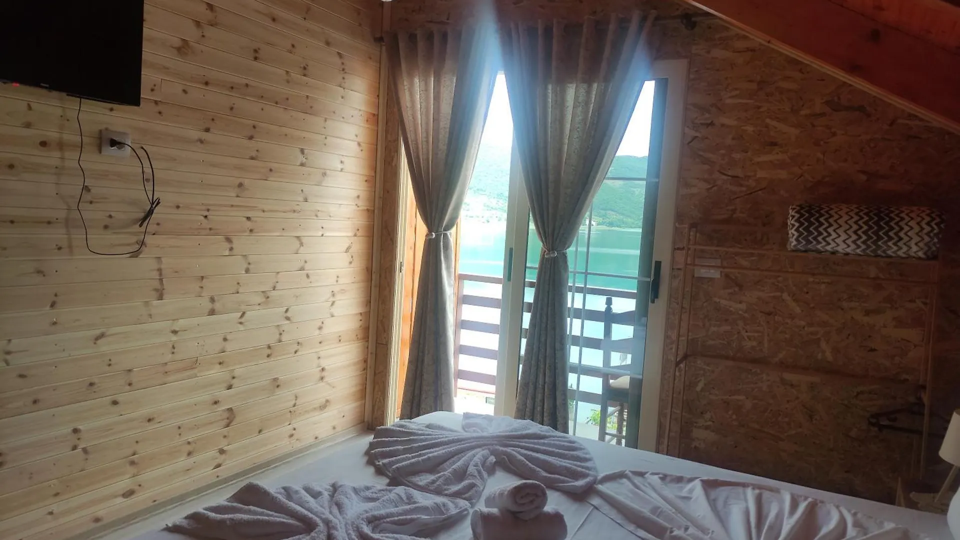 Bed & Breakfast Erda Lakeside Guesthouse Lini Albánie