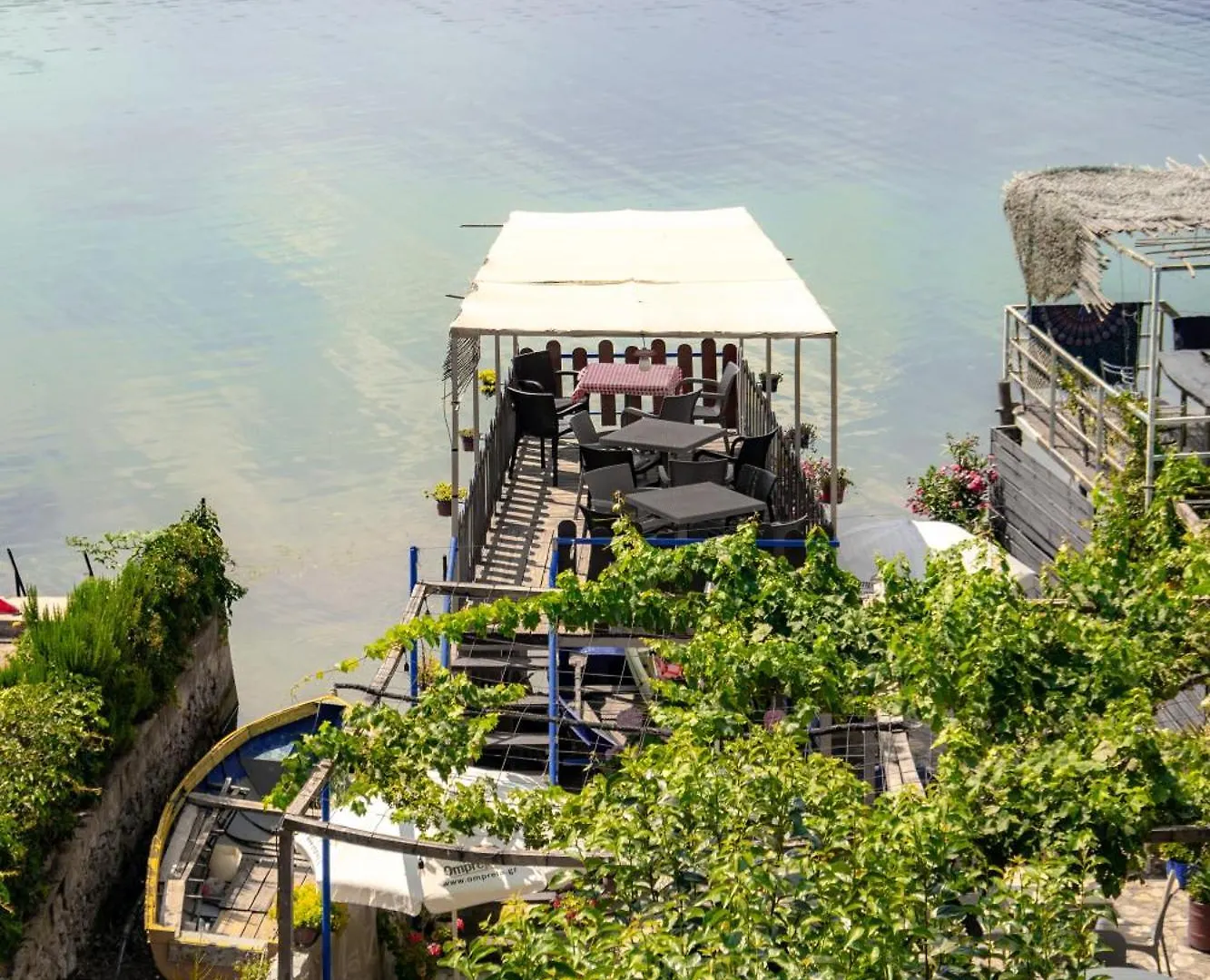 Erda Lakeside Guesthouse Lini Bed & Breakfast