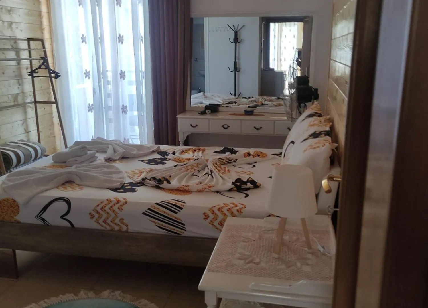 Erda Lakeside Guesthouse Lini
