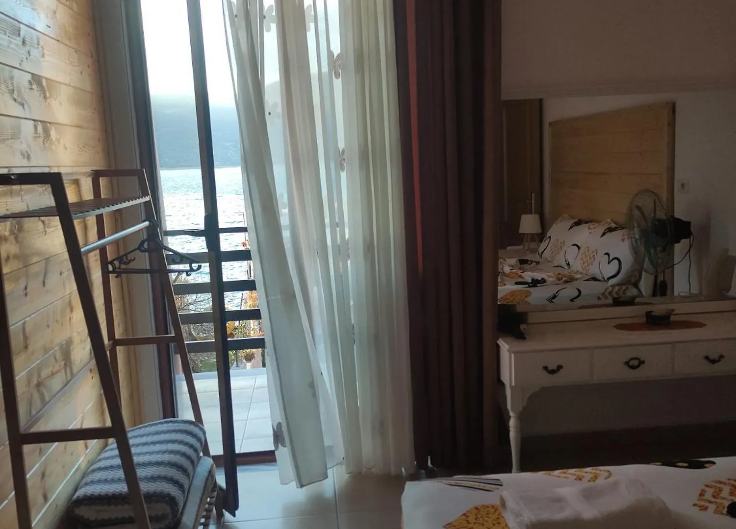 Erda Lakeside Guesthouse Lini Bed & Breakfast