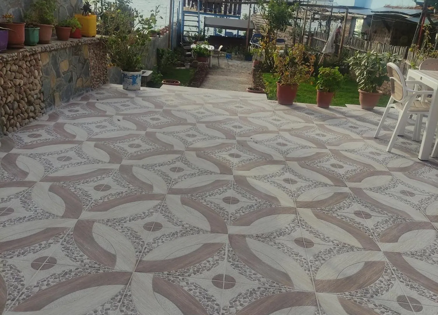 Erda Lakeside Guesthouse Lini Couette-café