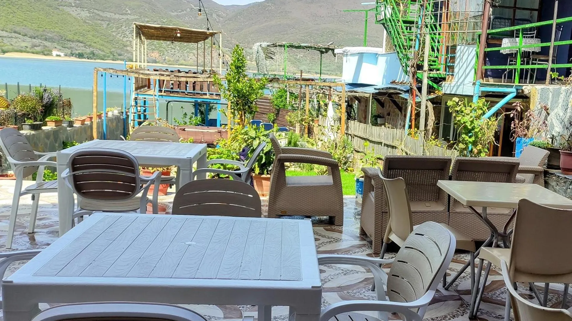 Erda Lakeside Guesthouse Lini 0*,  Albánie