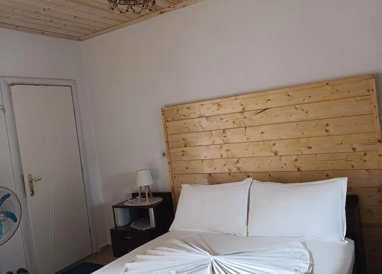 Erda Lakeside Guesthouse Lin Bed & Breakfast