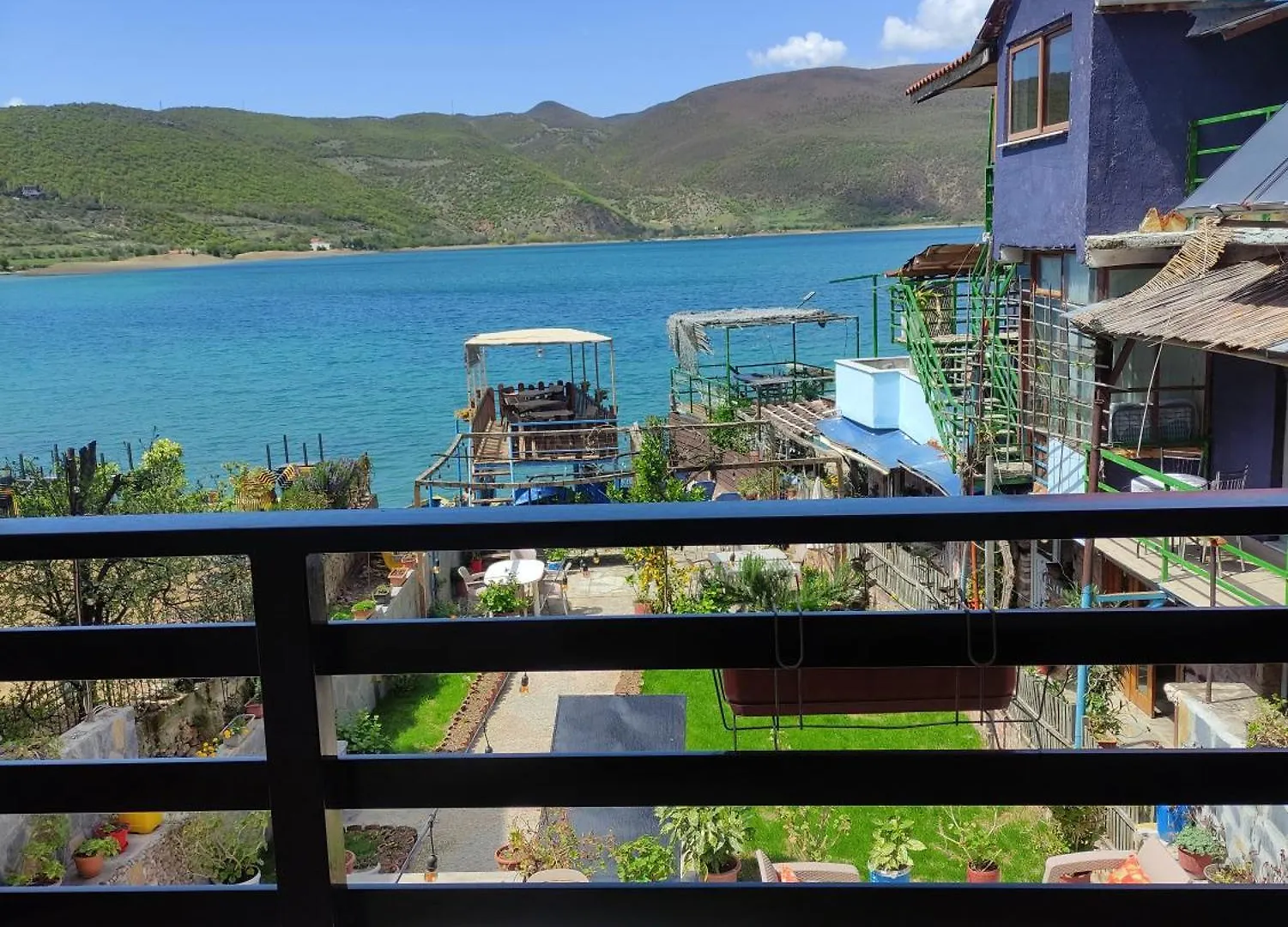 Erda Lakeside Guesthouse Lin Bed & Breakfast
