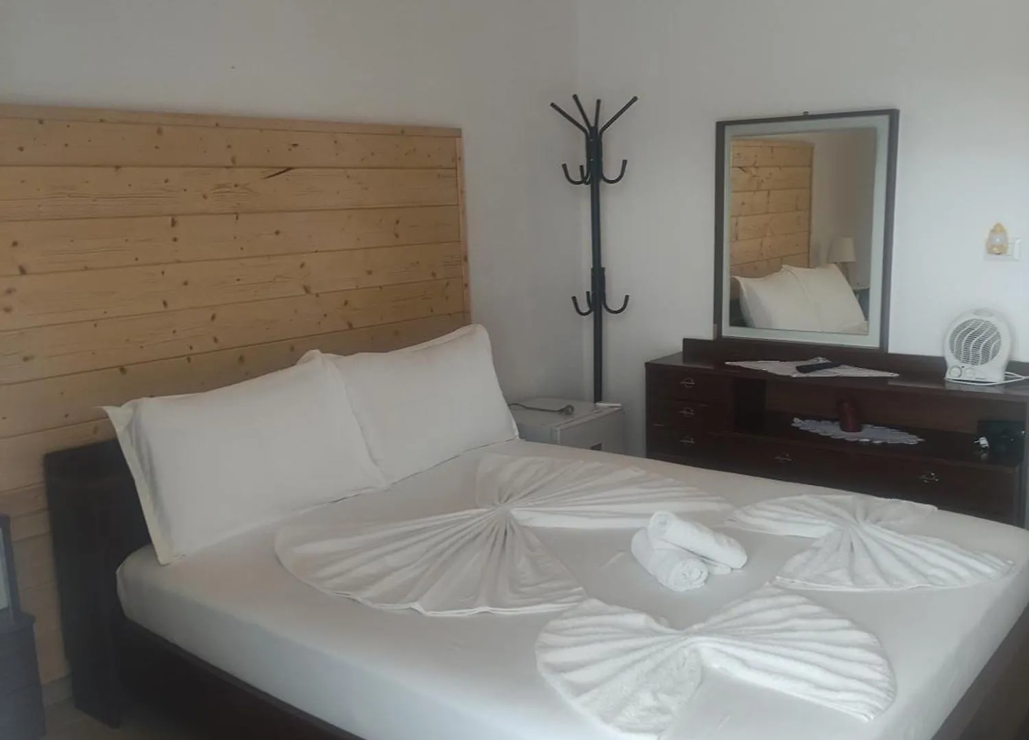 Erda Lakeside Guesthouse Lini Albánie