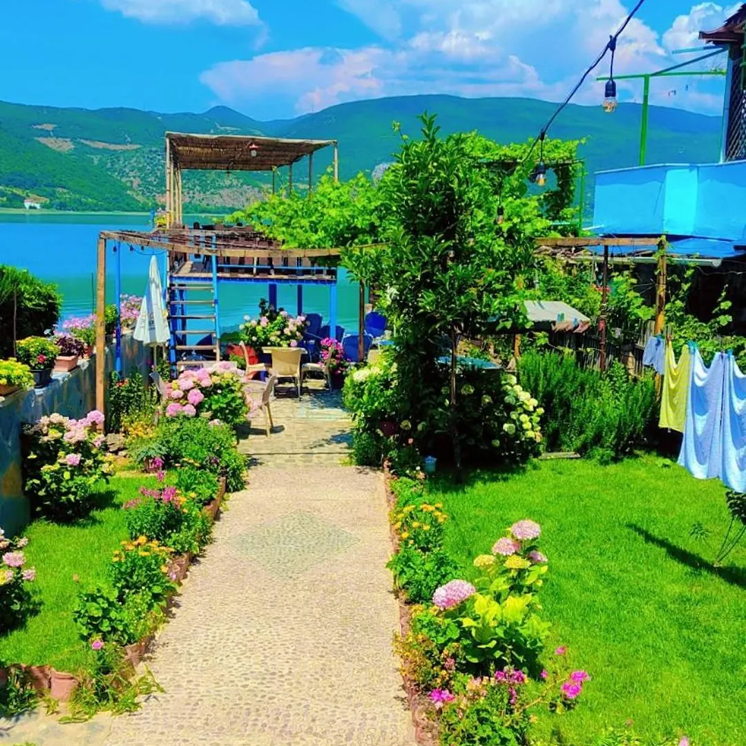 Erda Lakeside Guesthouse Lini