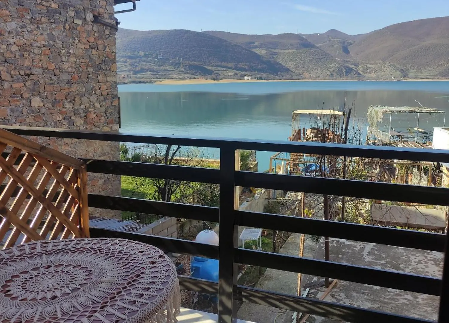 Erda Lakeside Guesthouse Lin Albania