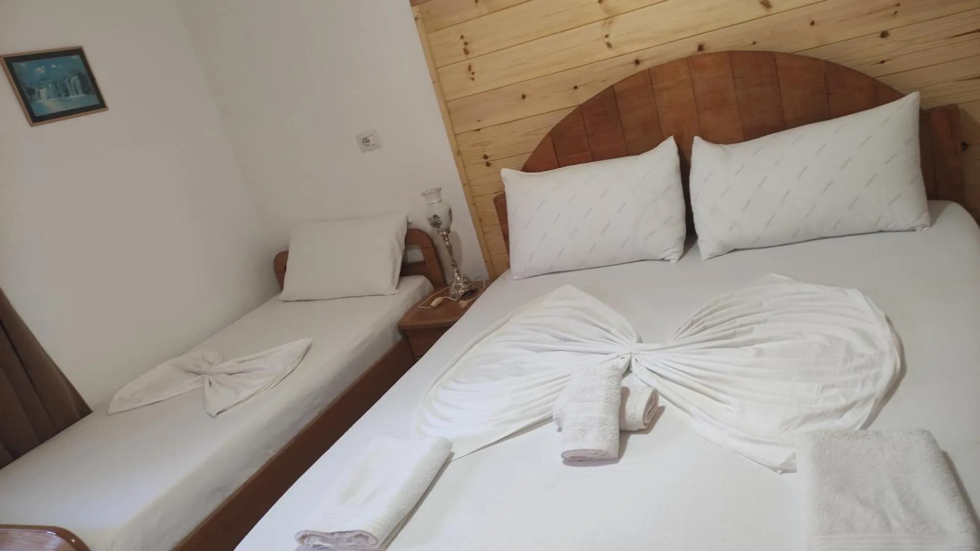 Erda Lakeside Guesthouse Lini Albania