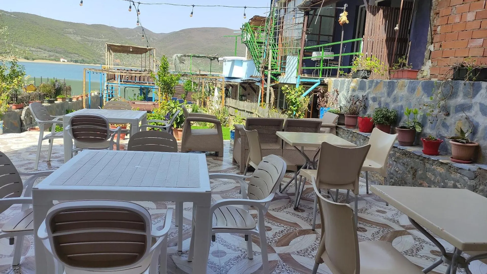 Erda Lakeside Guesthouse Lin Albania