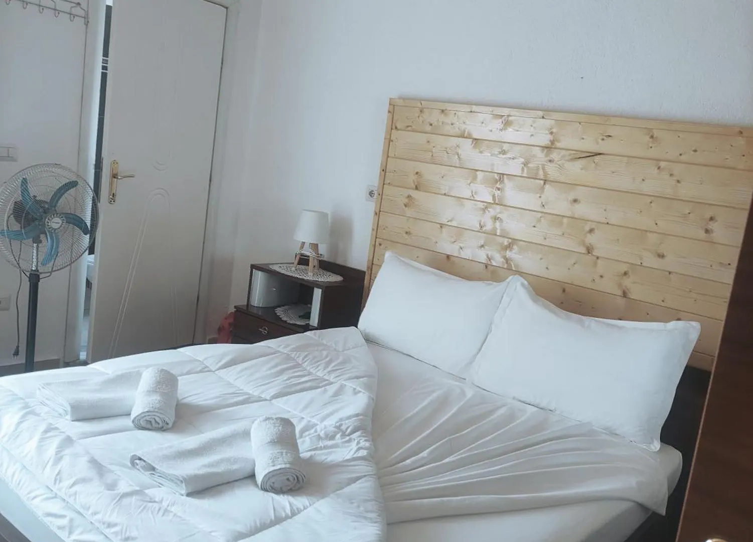 Erda Lakeside Guesthouse Lini